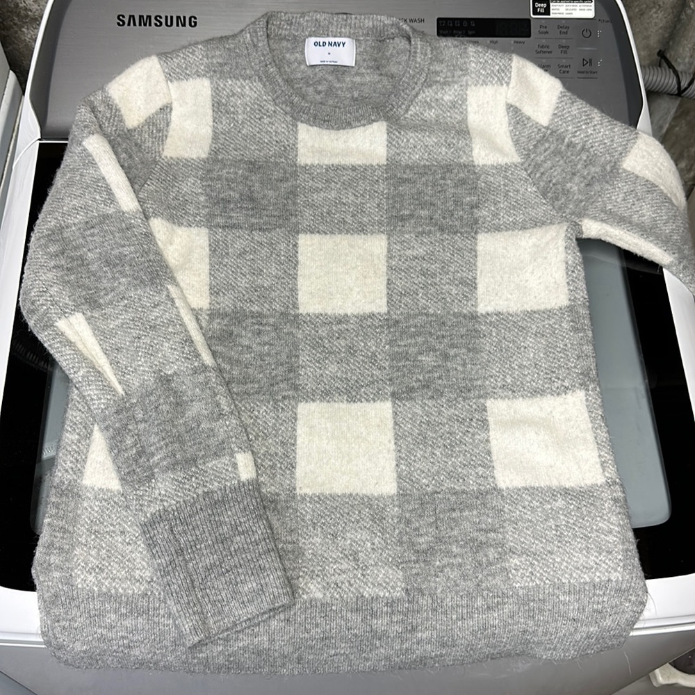 Old Navy Gray and White Patterned Sweater